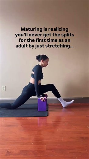 HOW I’M GETTING SPLITS AS A NEVER-BEEN-FLEXIBLE ADULT 😬⬇️ Holding the same stretches every day