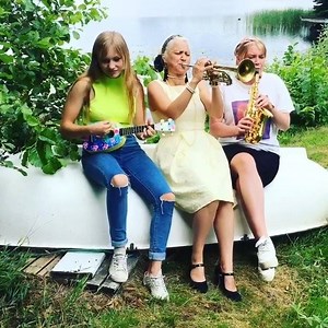 Here is the multi talented Queen Of Jazz Gunild Carling (Trumpet) themusicman.uk/gunhild-carling with Idun Carling (Ukulele), Nanna Carling (soprano Saxophone)! Wonderful Jazz in a beautiful setting! https://facebook.com/gunhildcarlingfanclub/ | The Music Man