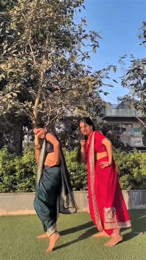 Disli Tu…!! 🫣🤌🏻❤️ #trend #marathitrnding #youtubeshorts #dance #saree #trendingshorts #youtubevideo