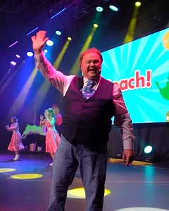 Oh hi! 👋 You're Justin time to join the fun on our Justin Fletcher Tots breaks! Packed with singing, dancing, crafts, and big laughs! 🎉 Are you joining us? #ReadyToButlins | Butlin's