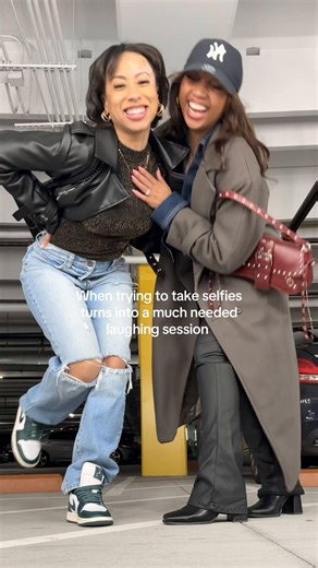 Me and my best friend make fun out of anything, even taking a picture lmao 🤣 @whitney.code 💗🤞🏽 #besties #livephoto