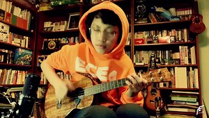 The way you make me feel/ Michael Jackson Full version: https://youtu.be/I9InHyVJvD4 The way this song makes me feel is so relaxed. I think I will do every MJ song someday. 馬小弟說總有一天他會彈完所有麥克的歌！ Ukulele: Uma ukulele | Feng E 馮羿