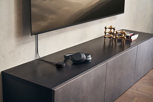Cómo conectar unos auriculares Bluetooth a la TV paso a paso, y cinco cascos perfectos para disfrutar del cine en casa