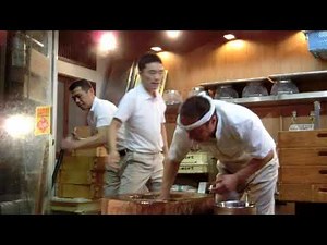 奈良・中谷堂の高速餅つき