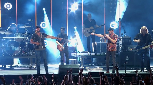 Man, what a BEAUTIFUL sight is right, Cole Swindell & Luke Bryan! 😍 Thanks for showing up Country fans! Watch #CMASummerJam on ABC or stream on Hulu!! 💚 | CMA Country Music Association