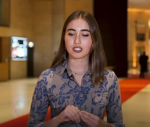 Droits des femmes = droits humains. Le message porté par l’activiste chilienne Julieta Martinez est universel. | Élysée – Présidence de la République française