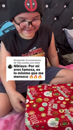 Niklaus abre su regalo de Navidad: Meta Quest 3