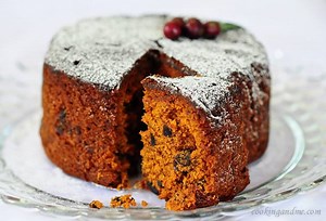 A quick video on making the Kerala fruit cake or plum cake recipe on my blog. Forgive the clumsiness in parts, but I hope this helps since there have been many requests for more details on making the sugar syrup. Detailed recipe is here: http://www.cookingandme.com/2016/12/kerala-plum-cake-christmas-fruit-cake.html Pin for later: https://www.pinterest.com/pin/131871095318665167/ | Edible Garden