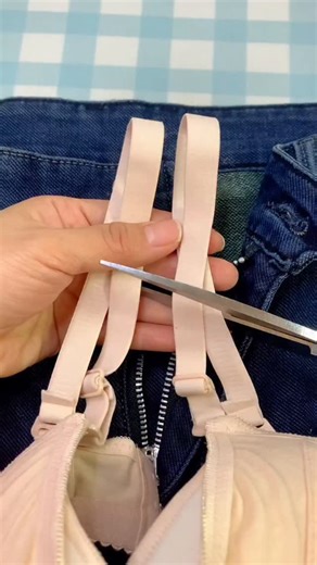 skill dhaga | Don’t Throw Old Bras 😱 Easy Waist Tightening Hack Don’t waste your old bras Their straps can fix loose waistbands easily No new cloth,... | Instagram