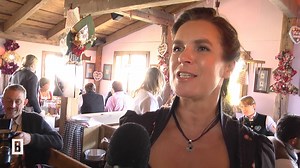 Katarina Witt ist top in Form und zeigt sich super gelaunt auf der Wiesn! | BUNTE