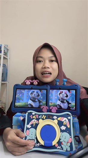 🎁✨ EasyTech bukan hanya tablet, tetapi juga media belajar yang aman dan menyenangkan untuk anak usia toddler. Game edukasi melatih kecerdasan, sensorik, dan motorik dengan cara yang tidak membosankan. TV anak dengan tontonan yang telah disesuaikan membuat orang tua lebih tenang. Layarnya IPS anti radiasi aman untuk mata. Softcase berbahan foodgrade, stylus pen gratis, tali strap, serta kemasan tas keren menjadikan tablet ini cocok sebagai hadiah edukatif untuk si kecil 👶💛 #tablet #tabletmurah