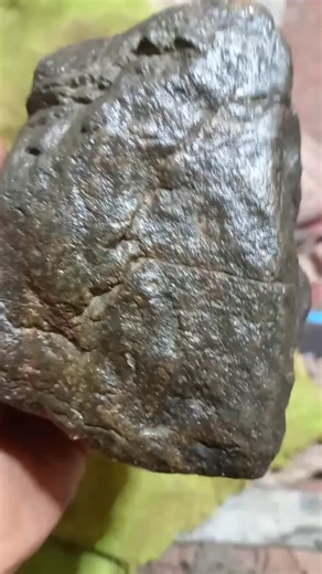 ebrahim on Instagram‎: "شهاب سنگ سنگی دارای ذرات فلز در بافت"‎