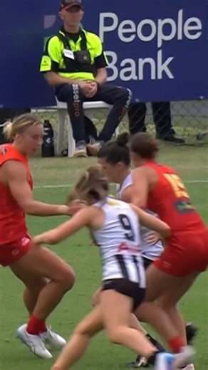 An elite defensive transition from Mik Hyde and Ruby Schleicher finds Nell Morris-Dalton who seals the goal 🤝 | Collingwood AFLW