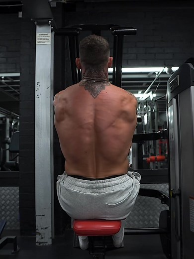 Back Building Workout💪Save & smash this all round/size building workout! 1) DB Upper Back Row - 3 x 10-12 (straight into dumbbell close grip row) 2) Reverse Grip Pull Down - 3 x 8-10 3) Close Grip Machine Row - 3 x 8-10 4) Close Grip Pull Down - 3 x 10-12 5) Reverse Machine Fly - 3 x 10-12 6) Straight Arm Pull Down - 2 x 10-12 (90-120sec Rest Between Sets & 2min Between Exercises, DON’T BE A B*TCH) #backworkout #gym #backday #workout | Ross Dickerson