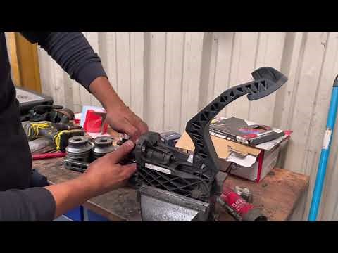 CHANGER UN ÉMETTEUR ET RÉCEPTEUR D’EMBRAYAGE SUR VW PASSAT - POLO 5 - GOLF 5