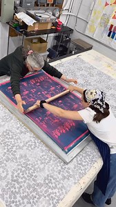 Squeegee and silkscreen SO huge that it takes both @lizshepherdartist and @mcasart_ to do the print! 🤯 And, one gigantic fabric table at @shepherdmaudsleighstudio which you’ll be hearing about soon. Kudos to @r_lordgardiner who cared for the baby squeegee in the mean time. 😆 xoxo Prof Lieu @claralieu . . . #silkscreen #silkscreenprinting #silkscreening #silkscreens #squeegee #squeegeeprints #squeegeeprintssilkscreening | Art Prof