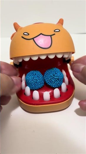 The young cow want to eat blue berries candy #asmr #viral #short