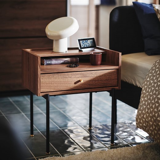 How to choose a bedside table