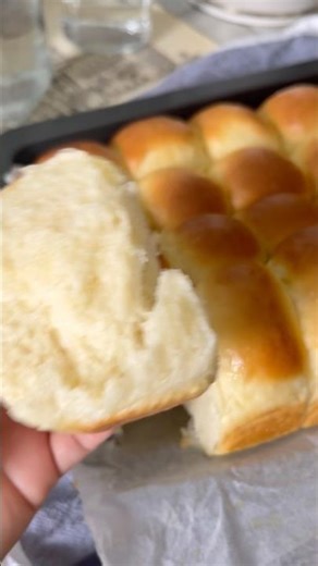 Soft and fluffy dinner rolls 🤤