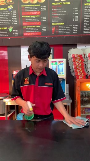 Ayam Goreng Rocket: Ayo Makan Sebelum Kejadian Seram!