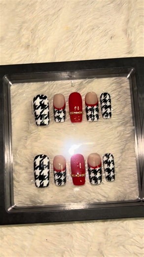Stand on Business with Houndstooth designs! Handcrafted by me! ❤️💅🏾