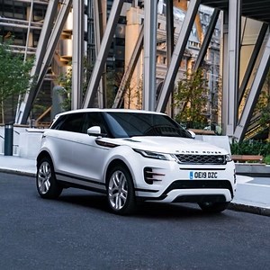 32 reactions | 街の視線を駆りたてる。 NEW RANGE ROVER EVOQUE #レンジローバー #ウィンク #ドアハンドル #デザイン | Range Rover | Facebook