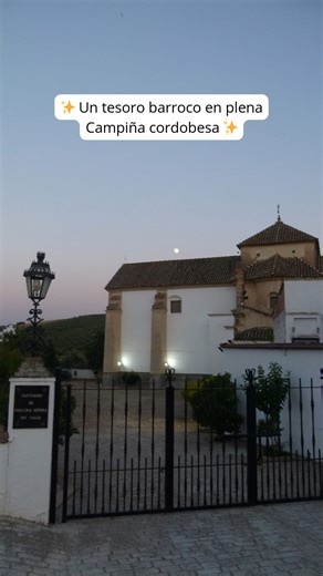 ✨ Un tesoro barroco en plena Campiña cordobesa ✨ 📍 Santuario de la Virgen del Valle – Santaella Entre olivos y suaves colinas, a un paso del pueblo, se alza uno de los lugares más bellos y sorprendentes de Andalucía ⛪🌿 El Santuario de Nuestra Señora del Valle no es solo un templo: es historia, arte y devoción en estado puro. 🔸 Sus orígenes se remontan al siglo XV, aunque la profunda veneración a la Virgen hizo que fuera reconstruido varias veces. 🔸 El edificio actual, joya del barroco cordob