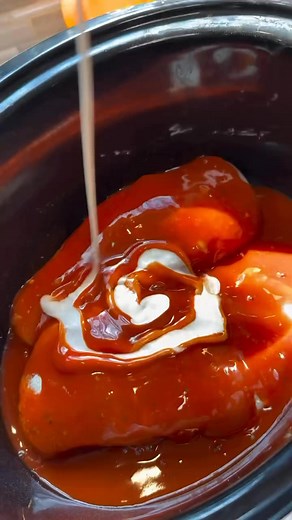 3.5M views · 51K reactions | Your new favorite meal https://aldentediva.com/crockpot-buffalo-macaroni-and-cheese/ | Al Dente Diva Food & Recipes | Facebook