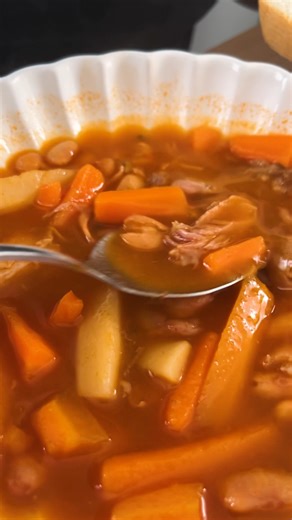 Finom csülkös bableves, szuper szombati ebéd egy jó foszlós kelt tésztával 🍲 Receptet hozzászólásban találtok... 🥣 | Rupáner-Gallé Margó Hivatalos Oldala