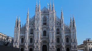 Cattedrale - Duomo di Milano Il Duomo è un Monumento artistico e un luogo privilegiato di preghiera la cui costruzione iniziò nel 1386. Simbolo di Milano nel mondo, è una delle più grandi cattedrali gotiche in Italia ed in Europa e rappresenta nella sua maestosità un importante patrimonio dei milanesi e dell’umanità. Scopri la storia e i tesori di una delle più celebri Cattedrali del mondo: ➡️ http://ow.ly/SS0v50Ac99I | TicketOne