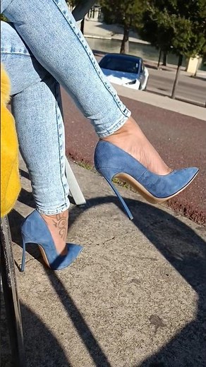 Bas nylon, jeans et haut talon