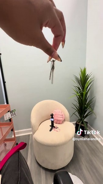 BTS of Move in Day 1! I’m vlogging of course! But I have to give yall something 😭 #syniahalandra