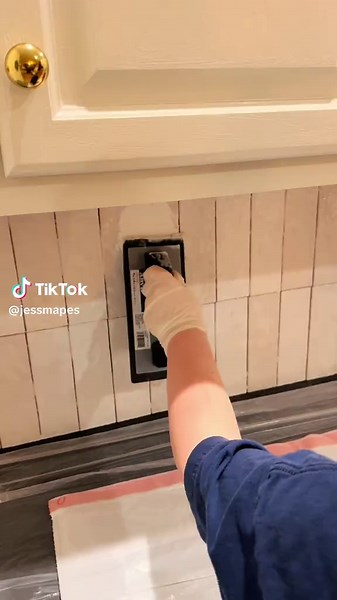 DIY Kitchen Backsplash Ideas for Empowered Women