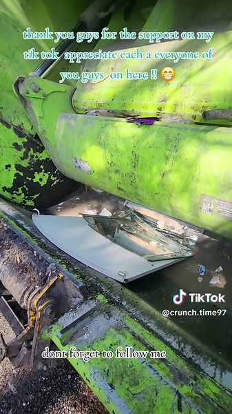 #viral #viralstu #garbagetruck #crunchtime #crunchysounds #crunchysounds #crunchtime #garbagetruck #viralstuff #landfill