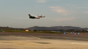 ✈️ Notre nouvel ATR 72 – 5R-EJK en service dès aujourd’hui ! Arrivé et célébré mercredi, immatriculé hier, l'ATR 72 5R-EJK a été intégré à notre flotte dès aujourd'hui, en opérant son premier vol, le vol MD 820 Antananarivo – Mahajanga Ce nouvel avion renforce nos capacités opérationnelles et vient s’ajouter à notre flotte désormais composée de 5 ATR 72. Même si des défis d’exploitation subsistent, notre engagement à améliorer continuellement nos services reste plus fort que jamais. Un pas suppl