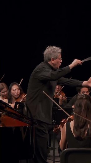 Pletnev interacts with Pappano on stage in Mozart: Piano Concerto No. 26 in D major K. 537 (funny)