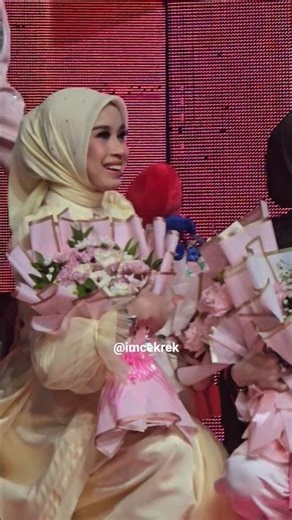 TERPANCAR SINAR CAHAYA MIMIL MILA DA 7 DA 7 MEGA KONSER WRLCOME BACK LESTI SANG KEJORA