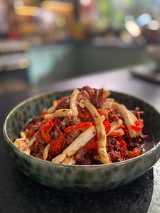 ❗️3 ingrédients❗️Merguez, poivrons et calamars pour un délicieux mariage terre-mer 👌 Essayez les amis et dites-moi ce que vous en pensez 😉 | Laurent Mariotte