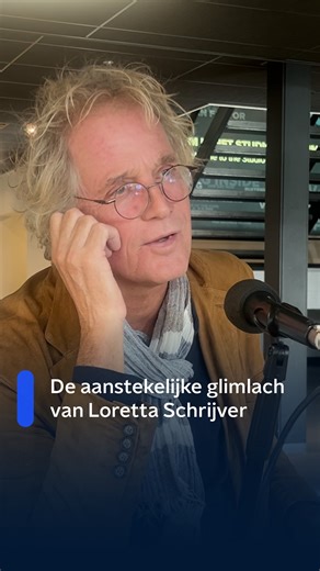 NPO Radio 1 on Instagram: "Loretta Schrijver (1956-2025) was een geliefde presentator, die met haar aanstekelijke lach de harten van de televisiekijkers veroverde. Ze was ook gedreven journalist en perfectionist die het nieuws op de voet volgde. 'Wat blijft' van Loretta Schrijver? Maarten Dallinga spreekt erover met onder meer presentator Jeroen Pauw, die met haar vanaf het begin RTL Nieuws presenteerde, daarvoor samen met haar bij de Wereldomroep werkte en destijds haar vriend was. Luister de h