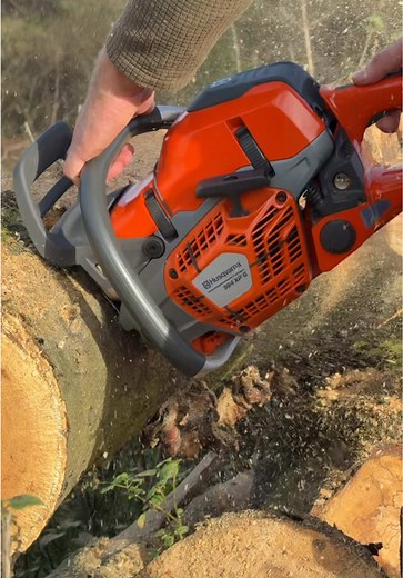 Husqvarna 564 XP Chainsaw Review: Fuel Injection Tested