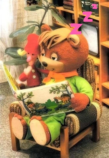 18K views · 237 reactions | ❇️ Esti mese aztán irány az ágyikó, aludni! Szép estét kívánok mindenkinek!  | Angyal Károly | Facebook