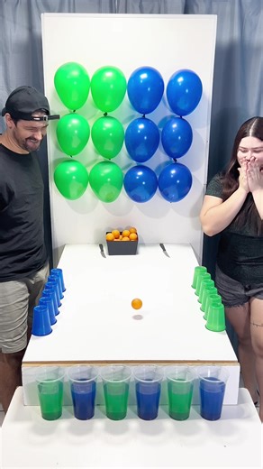 Desafio dos balão verde X azul #gameplay #capcut #videos #fyp | blue shirt throws ball at yellow shirt