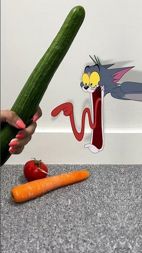 توم يقفز رعبًا من الخيارة 🥒 #توم_وجيري | شاهدوا المزيد على #كارتونيتو #tomandjerry