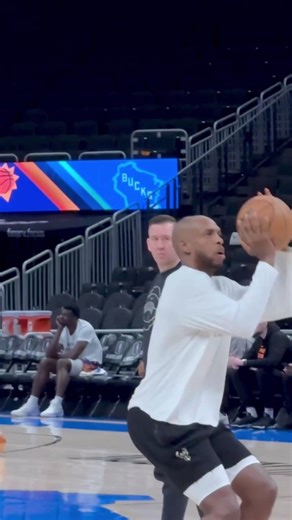 KHRIS MIDDLETON IS BACK! Suns-Bucks, 1:00pm/et on ABC 📺 | NBA