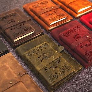 Personalized Leather Recipe Book – Custom Family Cookbook with Engraved Name – Refillable Full Grain Cover – Handmade Vintage Kitchen Gift for Mom or Grandma – A5 & A6 Sizes