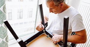 Comment réparer une chaise branlante en 1 minute ?