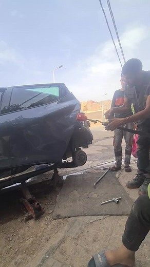 Car Repair Techniques with Hydraulic Jack