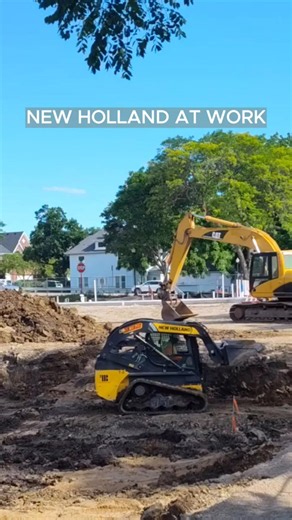New Holland Skid Steer Scooping Dirt #shorts