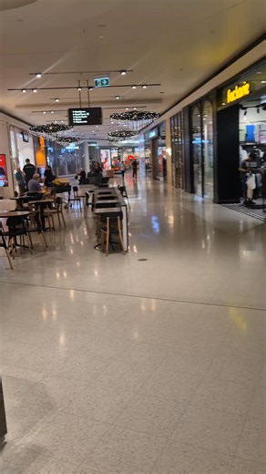 Adelaide West lakes Westfield Packed to the rafters on the last Friday before Christmas 😀 | Dimitrios Jim Tsakiris