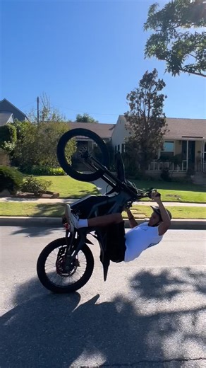 Surron fails ⚡️ dm us your clips 📲 on Instagram: "⚡️ #surron #surronlightbee #surronultrabee #surronster #ebike #bike #stunt #fail #electric #laerides #talaria #eridepross #starkvarg"